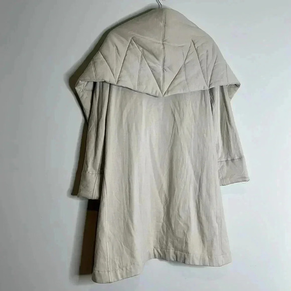 Quilted Cream Open Coat - Picture 9 of 10